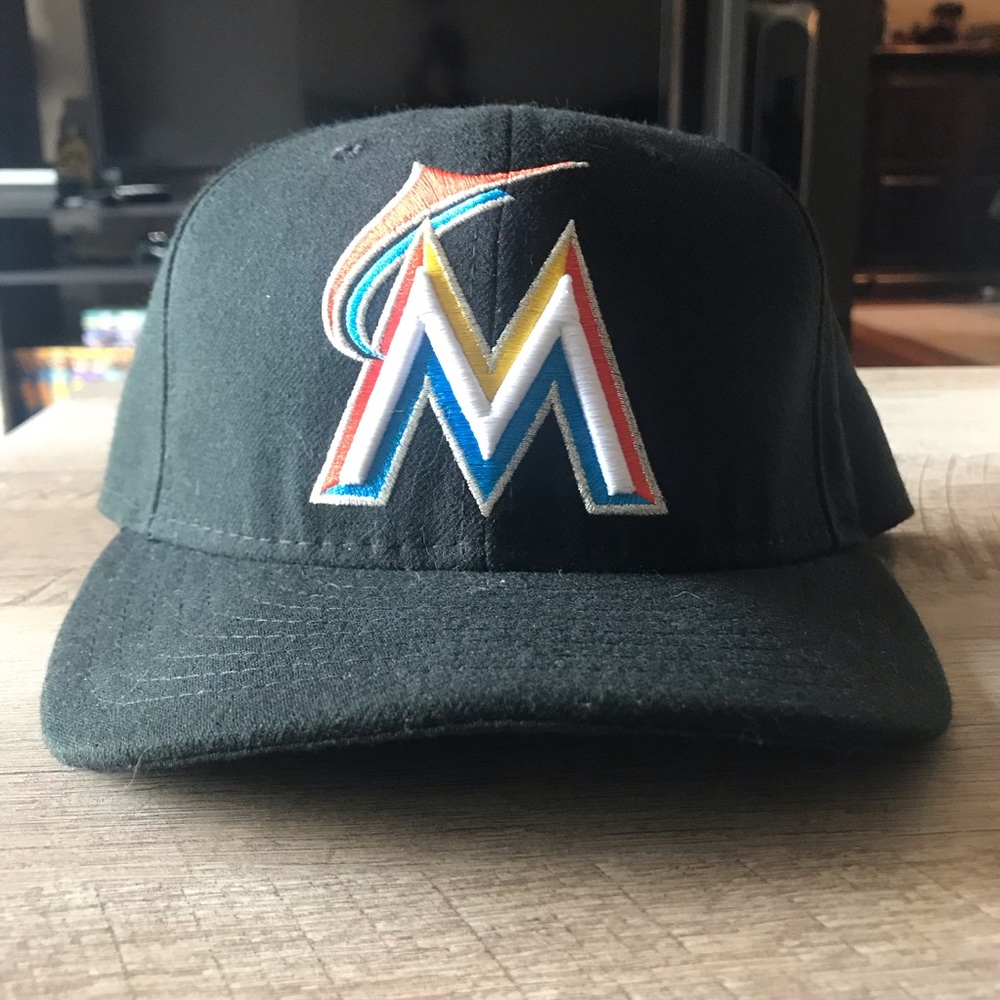 Miami Marlins fitted hat - Picture 2 of 7